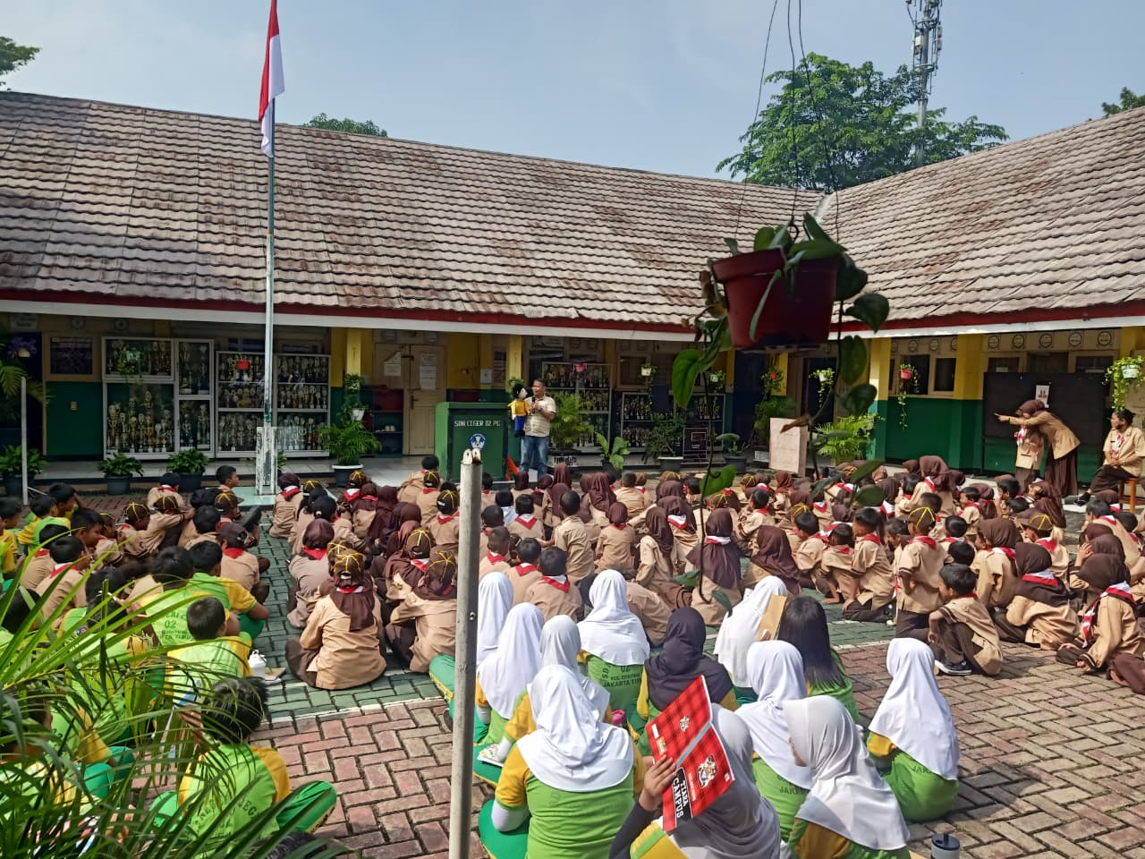 Wisata LiterAsyik Ke SDN Ceger 02